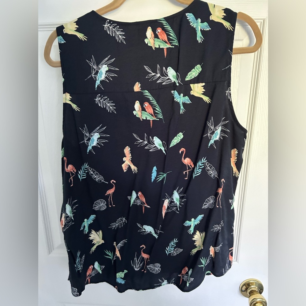 Christoper and Banks sleeveless blouse - Picture 3 of 3